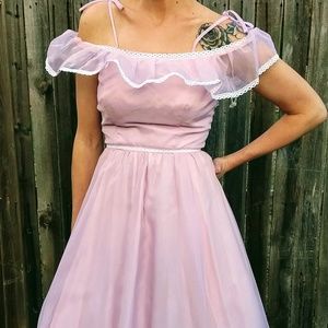 VINTAGE PROM QUEEN! Classy lavendar prom dress!